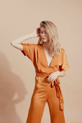 Wide-Leg Velvet Pants with Waist Tie and Draped Silhouette for Elegant Seasonal Styling